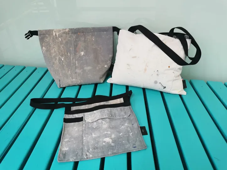 Sac, tote bag et tablier porte-outils confectionnés à partir de vêtements de travail recyclés